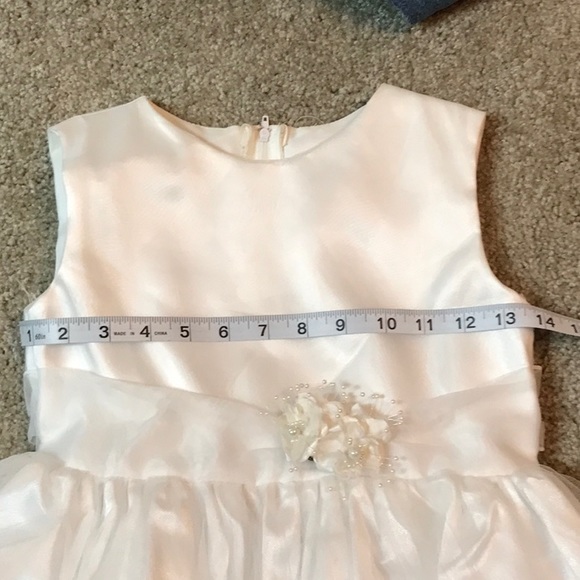 Preowned Girls First Holy Communion or Flower Girl Dress - 6-6X - Picture 9 of 10